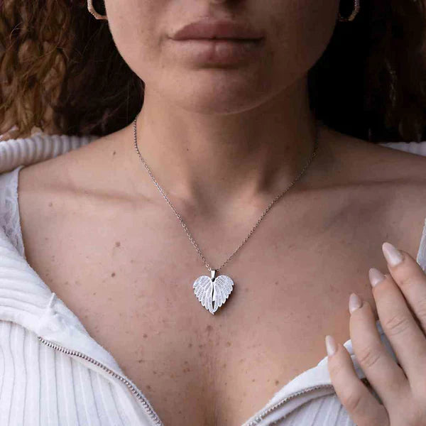 Colar Asas de Anjo Personalizável + Caixa de Flor Rotativa de Brinde