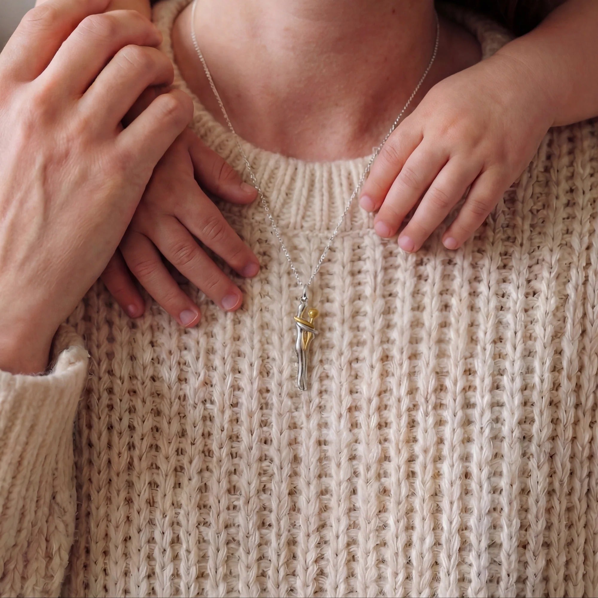 Colar Abraço Eterno - Amor de Mãe